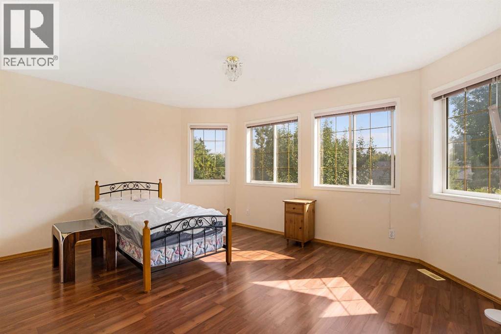 218 15 AVENUE NW - 26