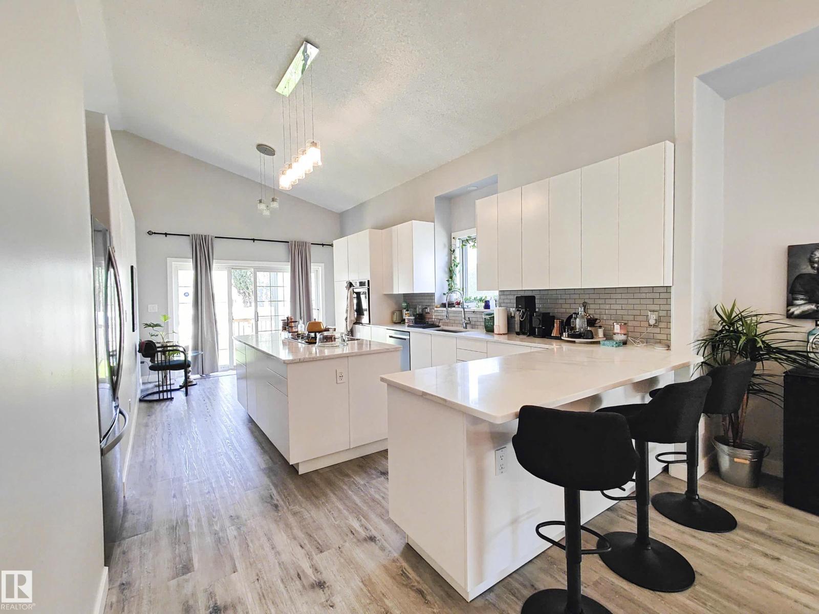 215 PETER CL NW NW, Edmonton