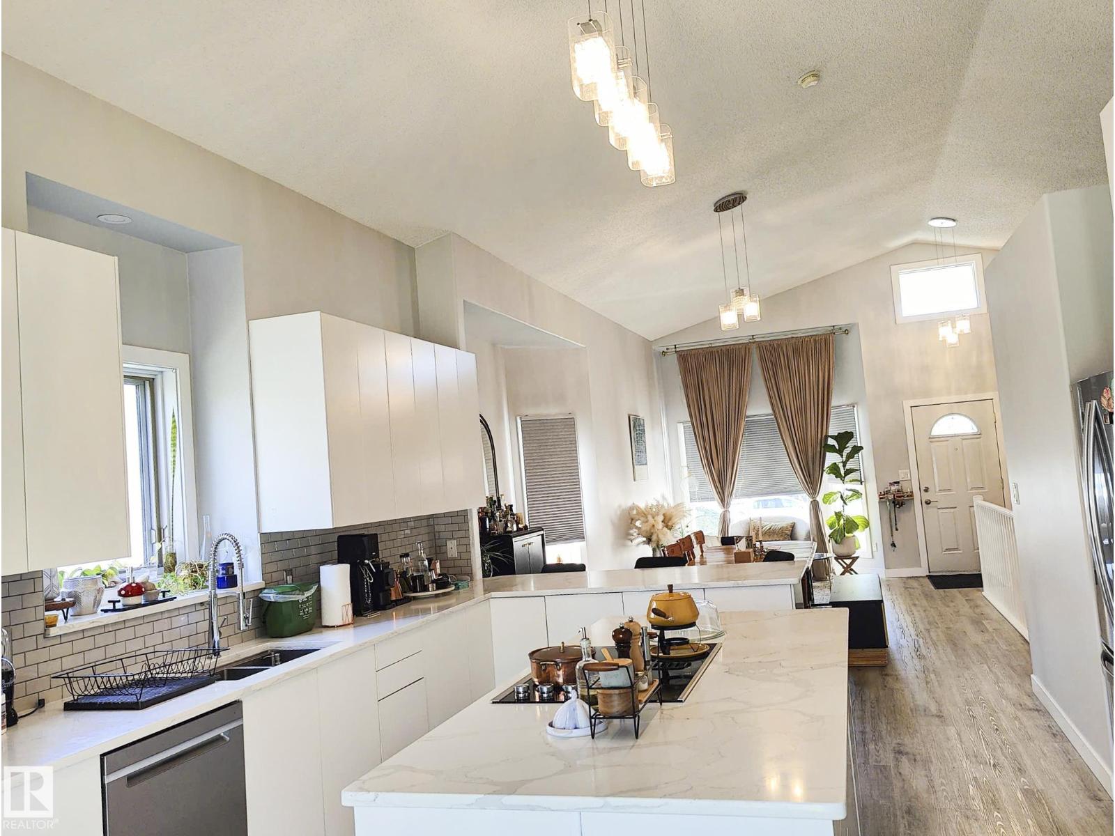 215 PETER CL NW NW, Edmonton