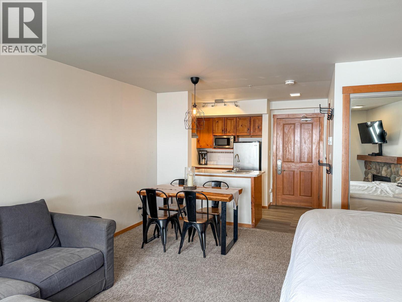 2050 SUMMIT Drive Unit# 205, Panorama