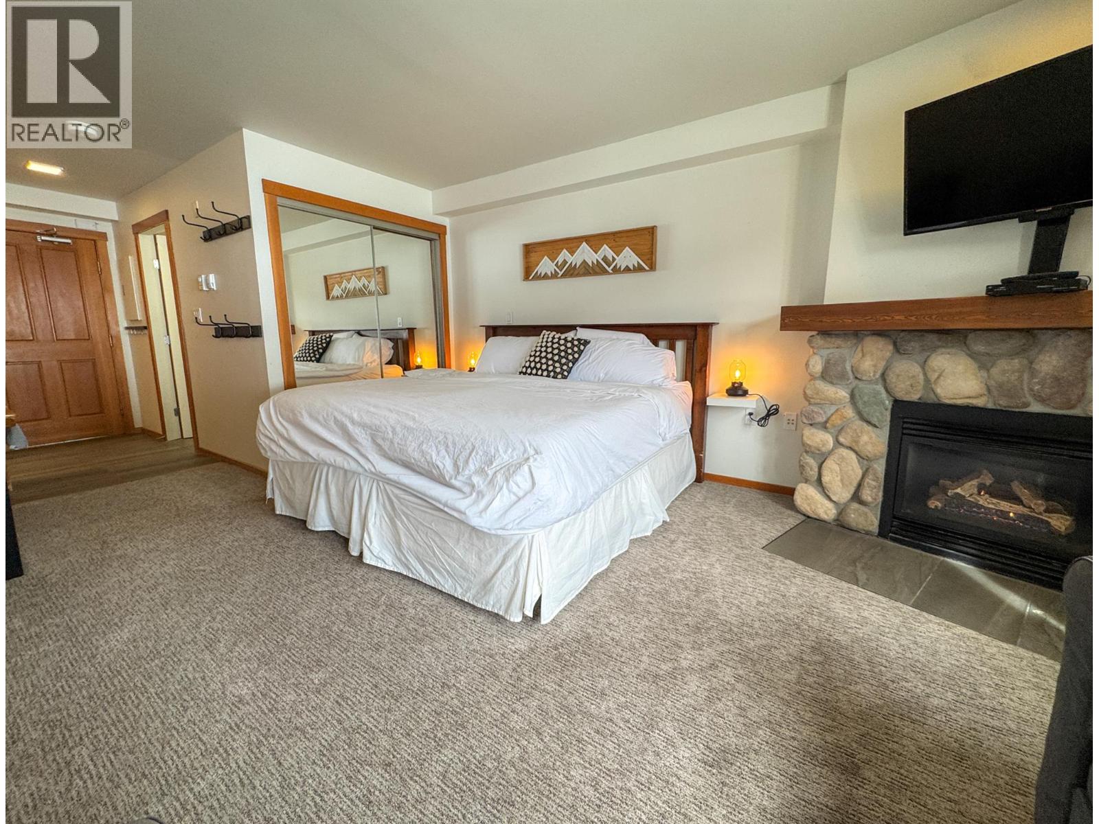 2050 SUMMIT Drive Unit# 205, Panorama