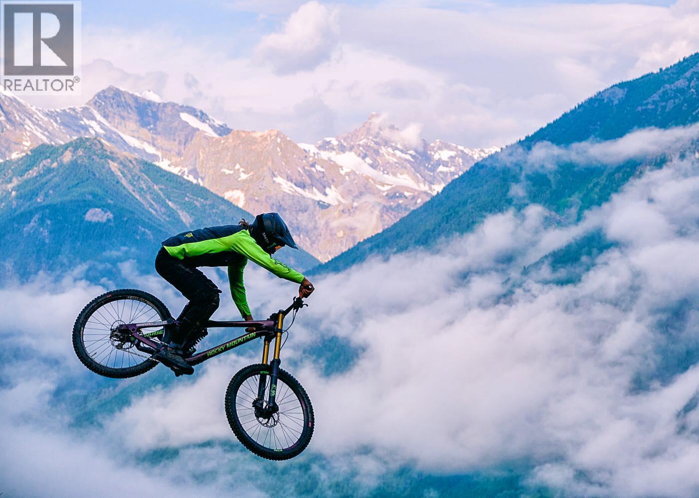 2050 SUMMIT Drive Unit# 205, Panorama