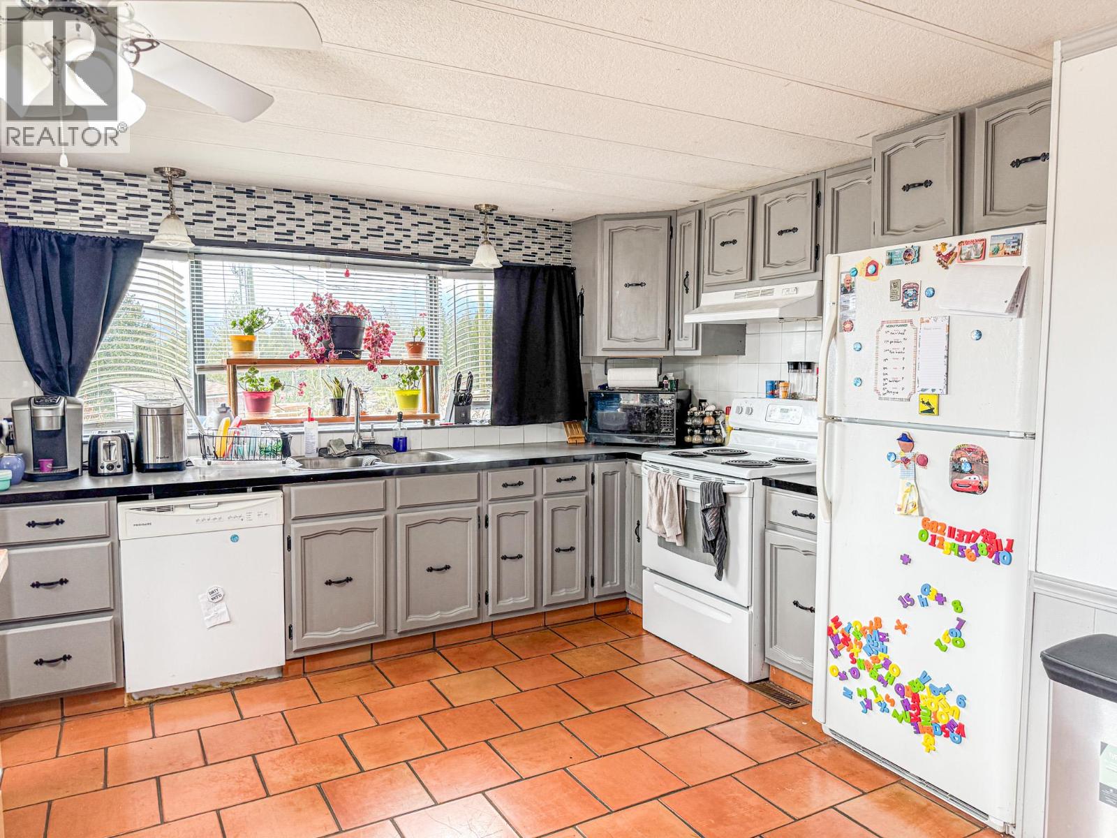 12 Eacrett Road, Radium Hot Springs