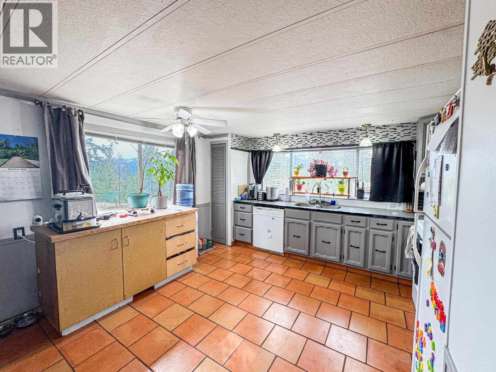 12 Eacrett Road, Radium Hot Springs