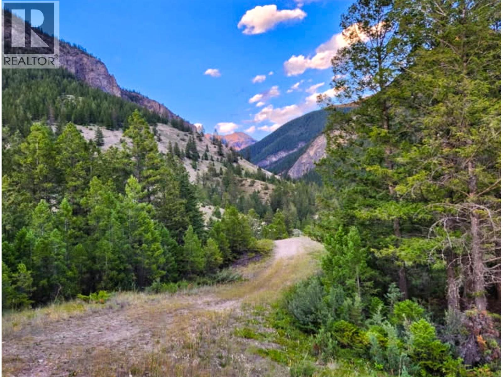 12 Eacrett Road, Radium Hot Springs