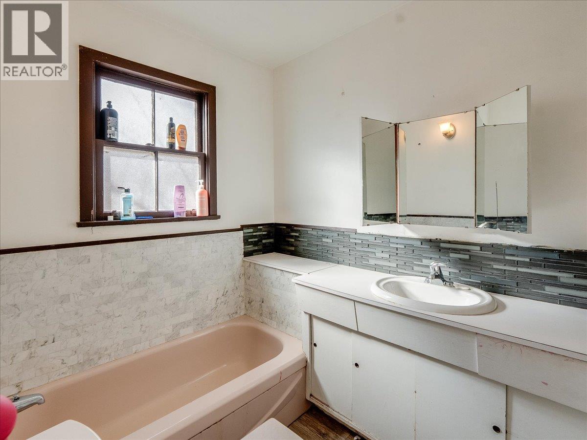 2150 Thompson Avenue, Rossland