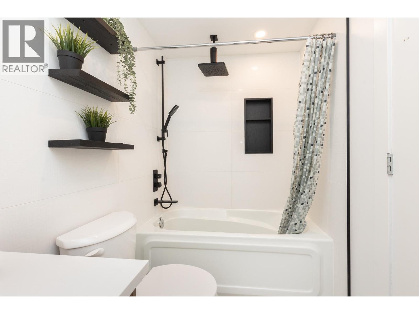 #203-1315 56 Street, Delta