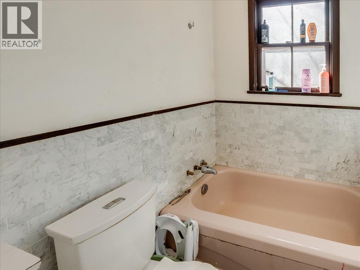 2150 Thompson Avenue, Rossland