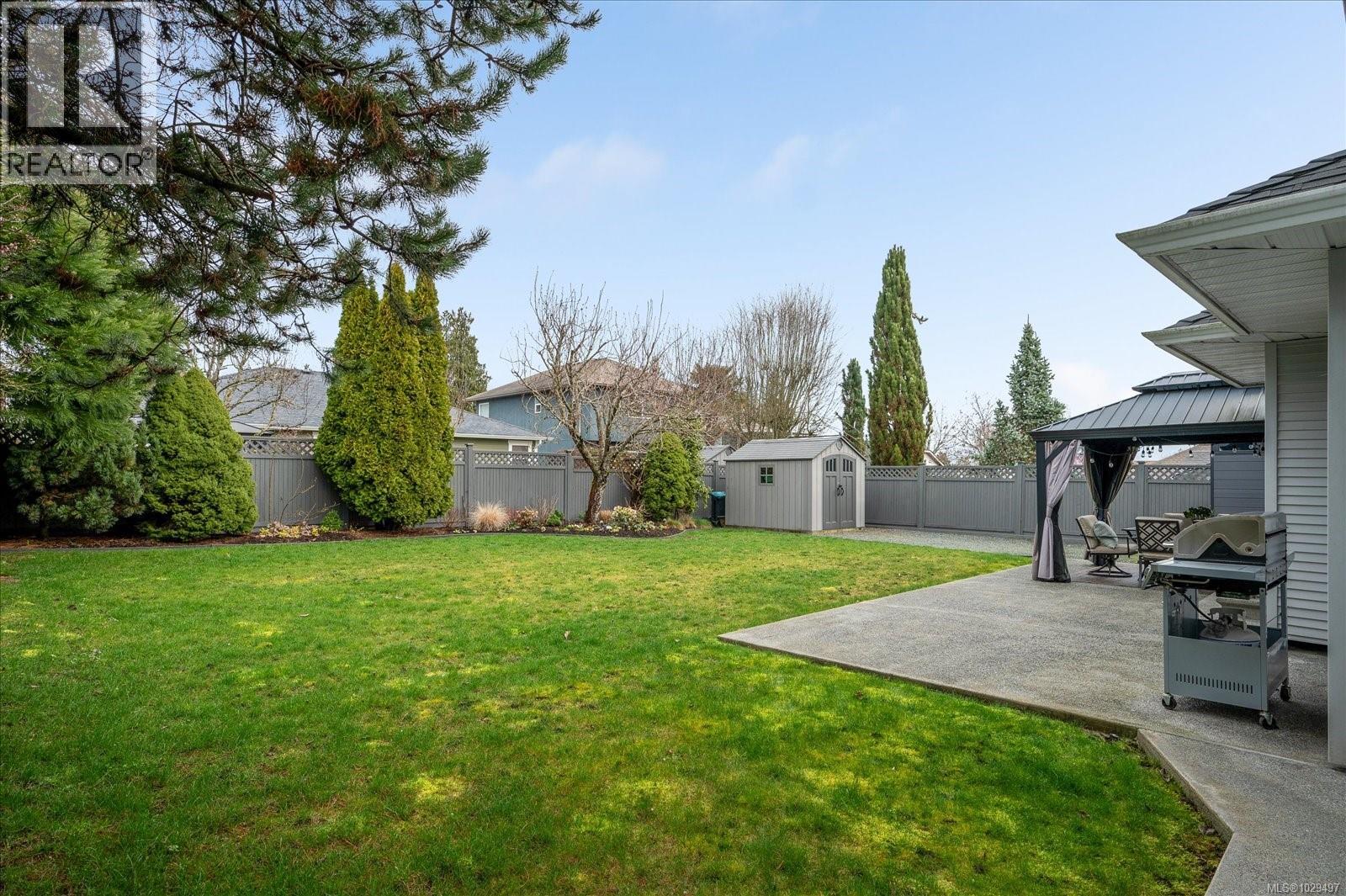 611 ERMINESKIN AVE - 33