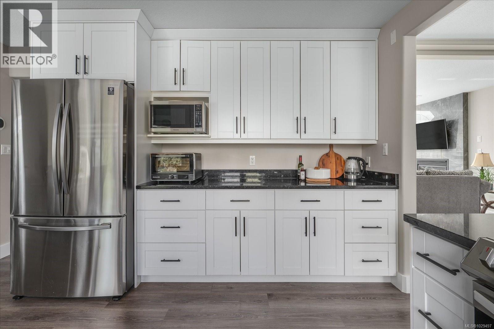 611 ERMINESKIN AVE - 5