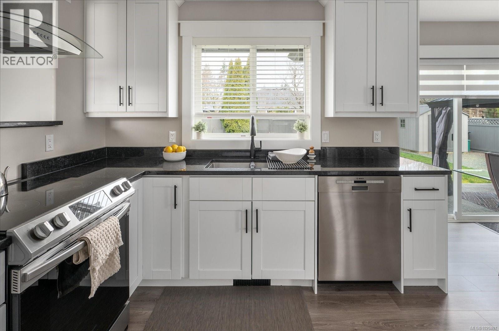 611 ERMINESKIN AVE - 7