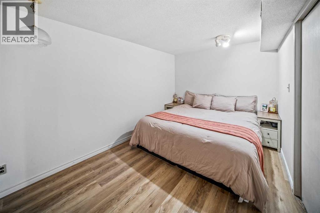 Single Family House Bi-level for Sale in  Queen Charlotte Drive SE Queensland Calgary 