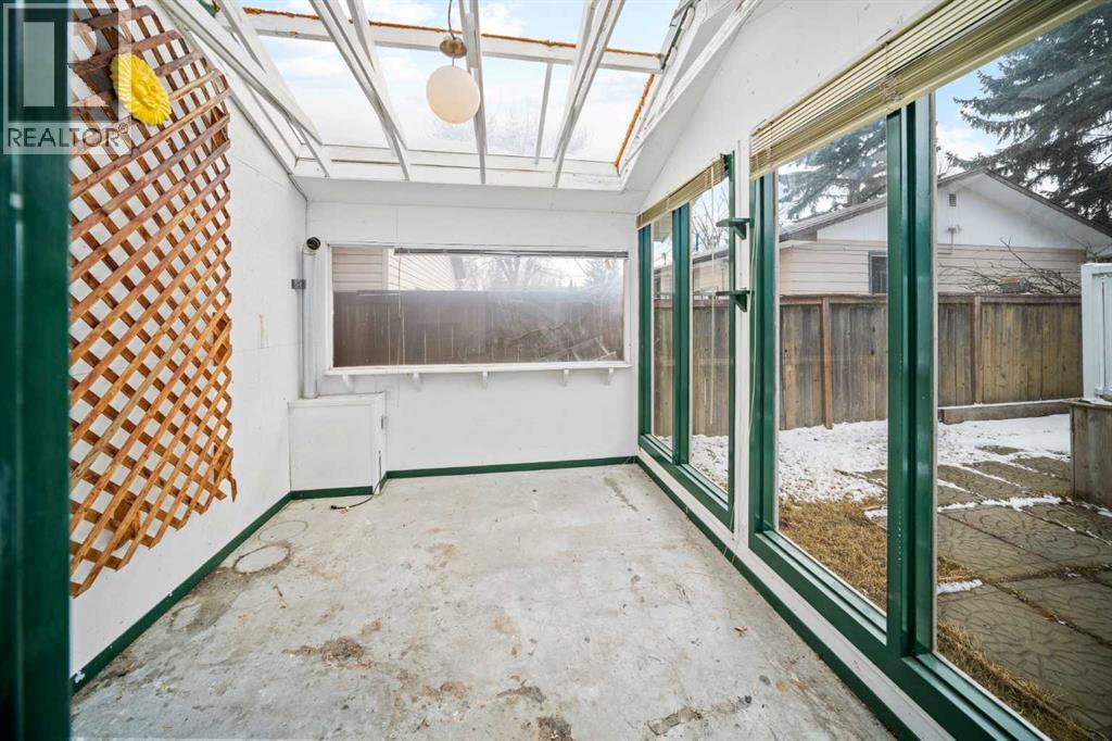 Single Family House Bi-level for Sale in  Queen Charlotte Drive SE Queensland Calgary 