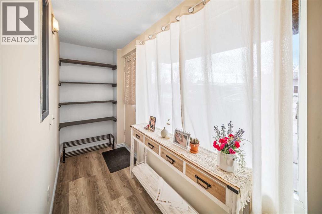 Single Family House Bi-level for Sale in  Queen Charlotte Drive SE Queensland Calgary 