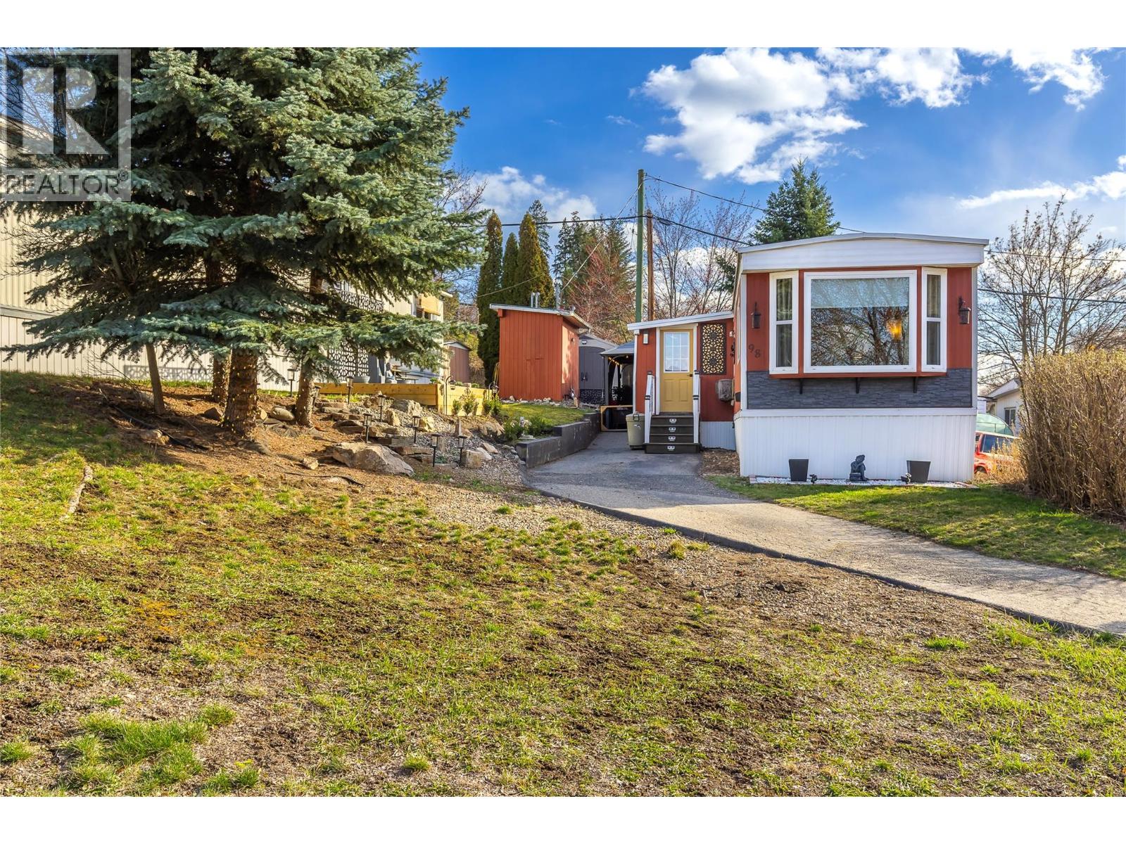 #98 15401 Kalamalka Lake Road - 1