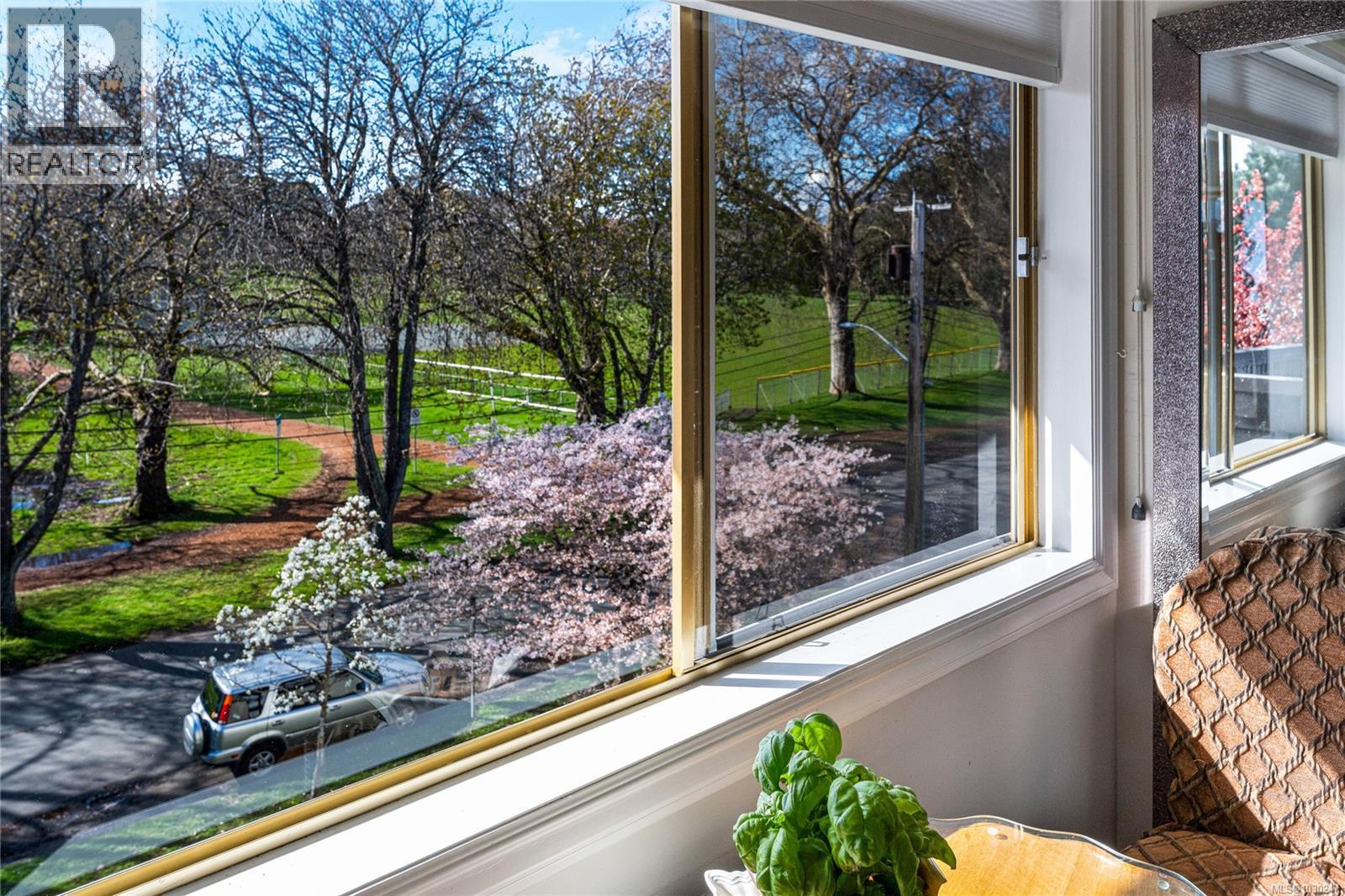 409 909 Pendergast Street, Victoria