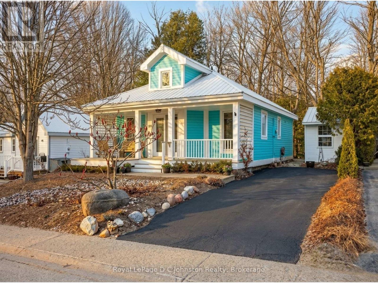 #106 383 MCNABB STREET - 1