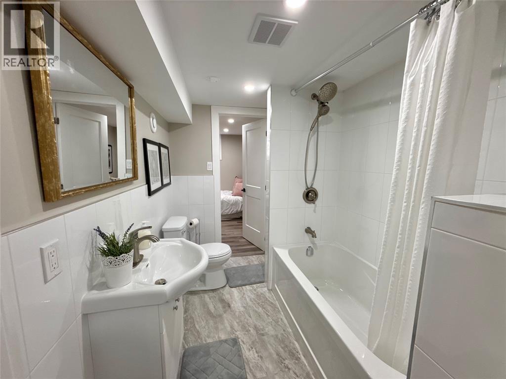 1100 Bruce STREET — photo 38