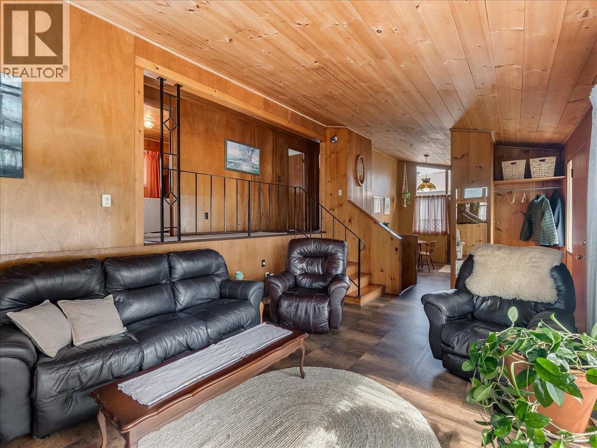 2225 7th Avenue, Trail