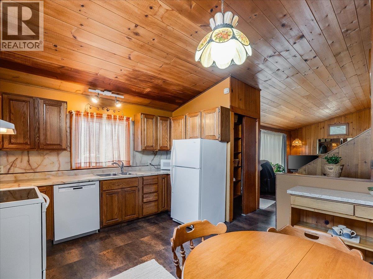 2225 7th Avenue, Trail