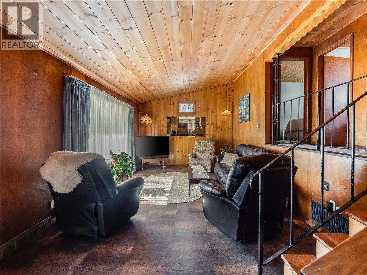 2225 7th Avenue, Trail