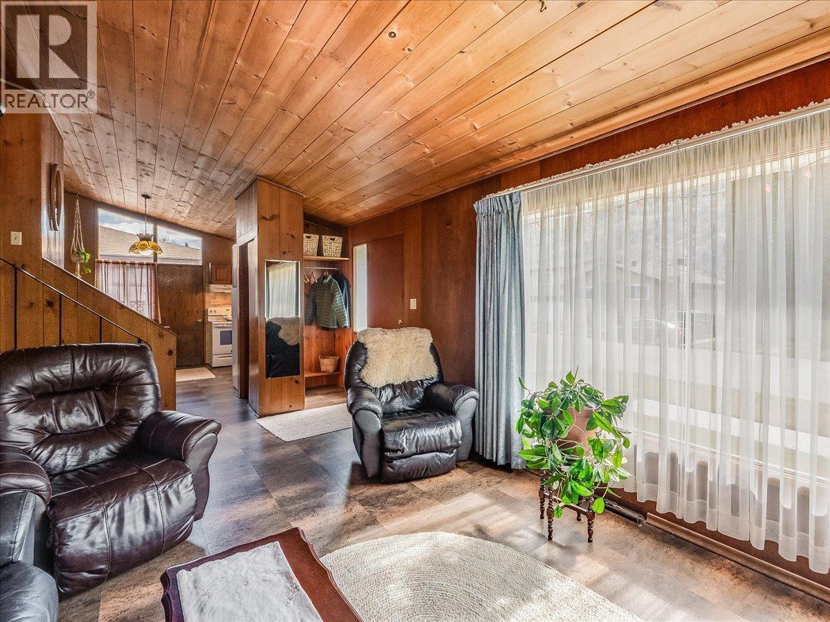 2225 7th Avenue, Trail