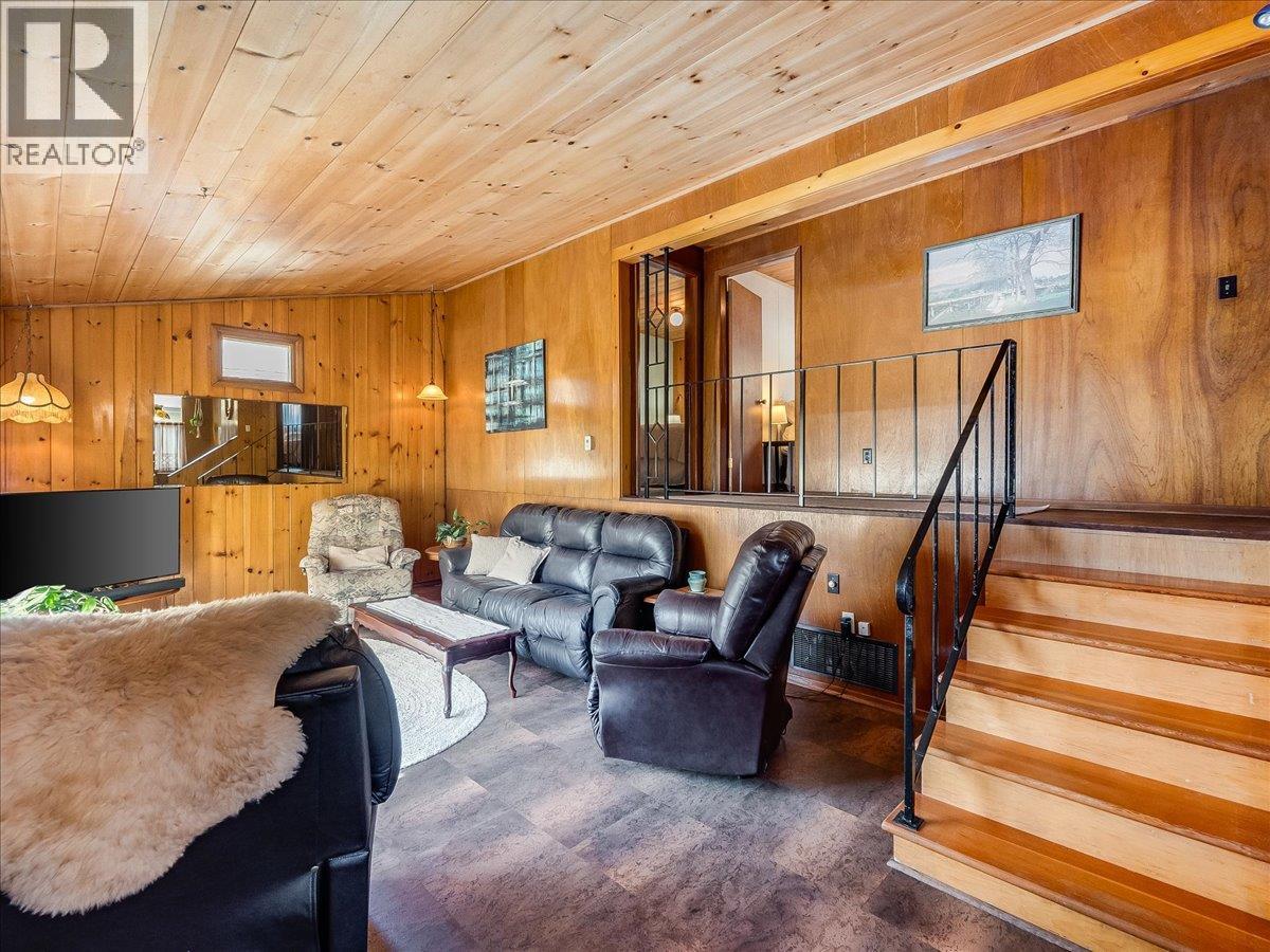 2225 7th Avenue, Trail