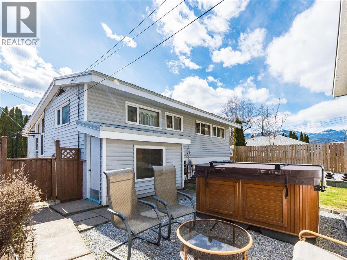 2225 7th Avenue, Trail