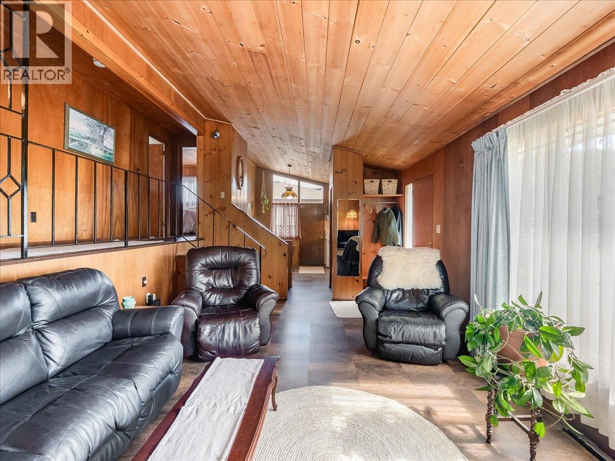 2225 7th Avenue, Trail