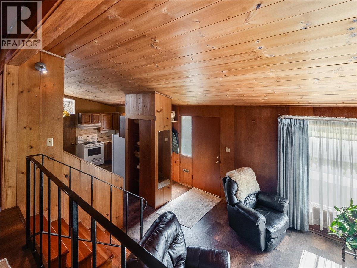 2225 7th Avenue, Trail