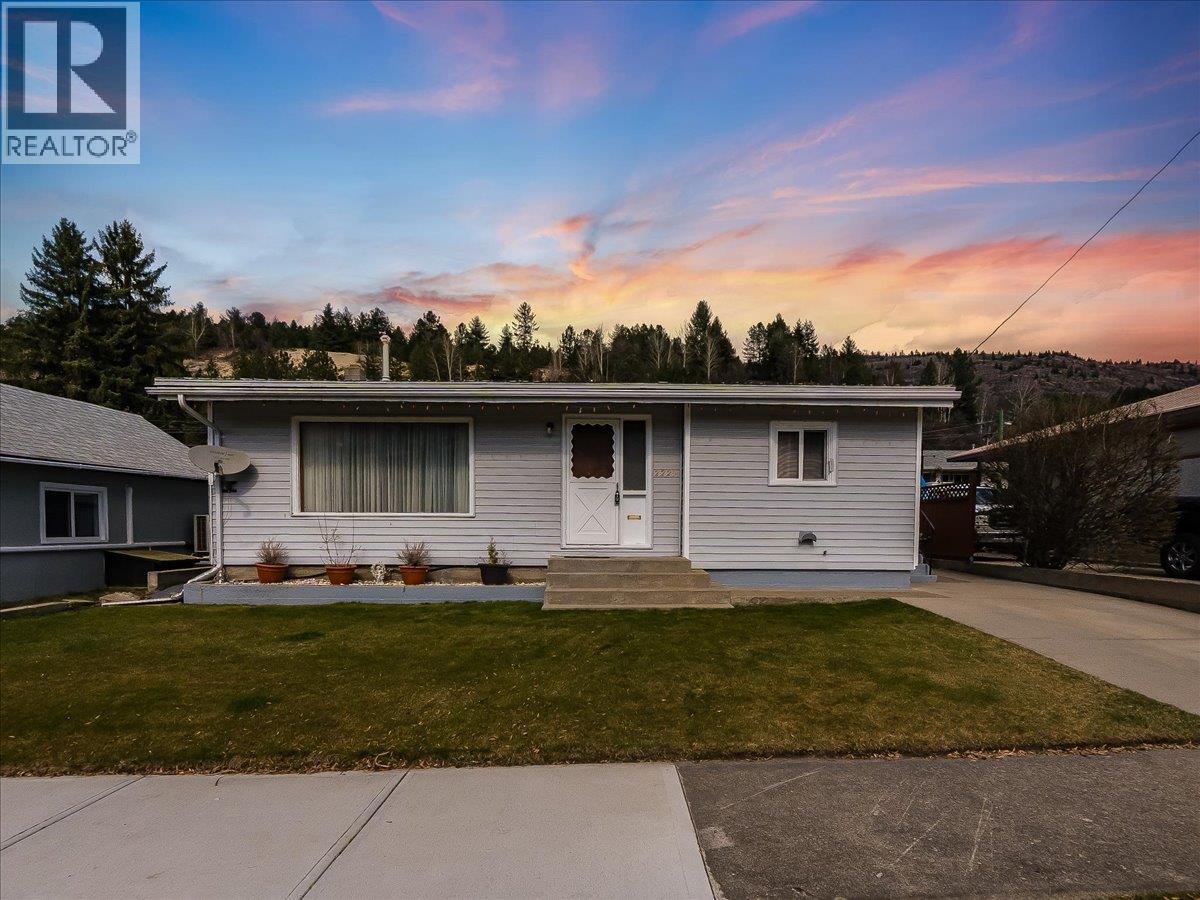 2225 7th Avenue, Trail