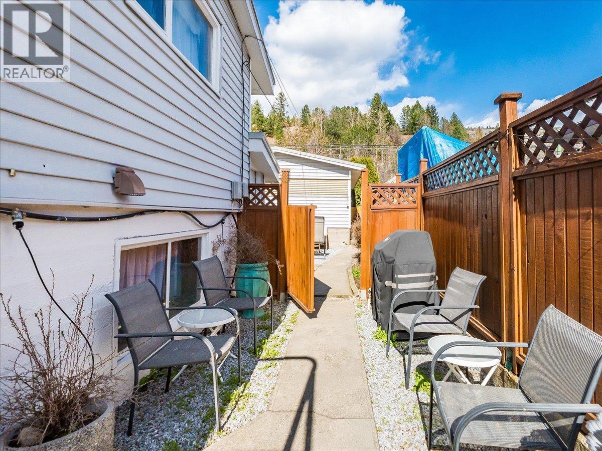 2225 7th Avenue, Trail