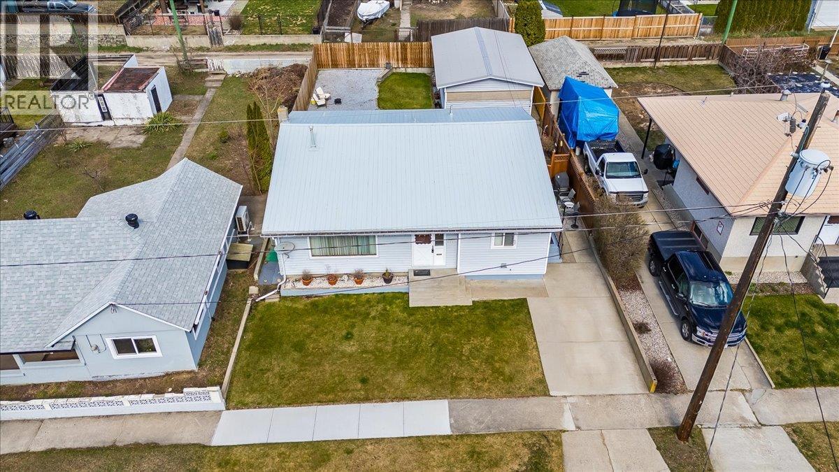 2225 7th Avenue, Trail