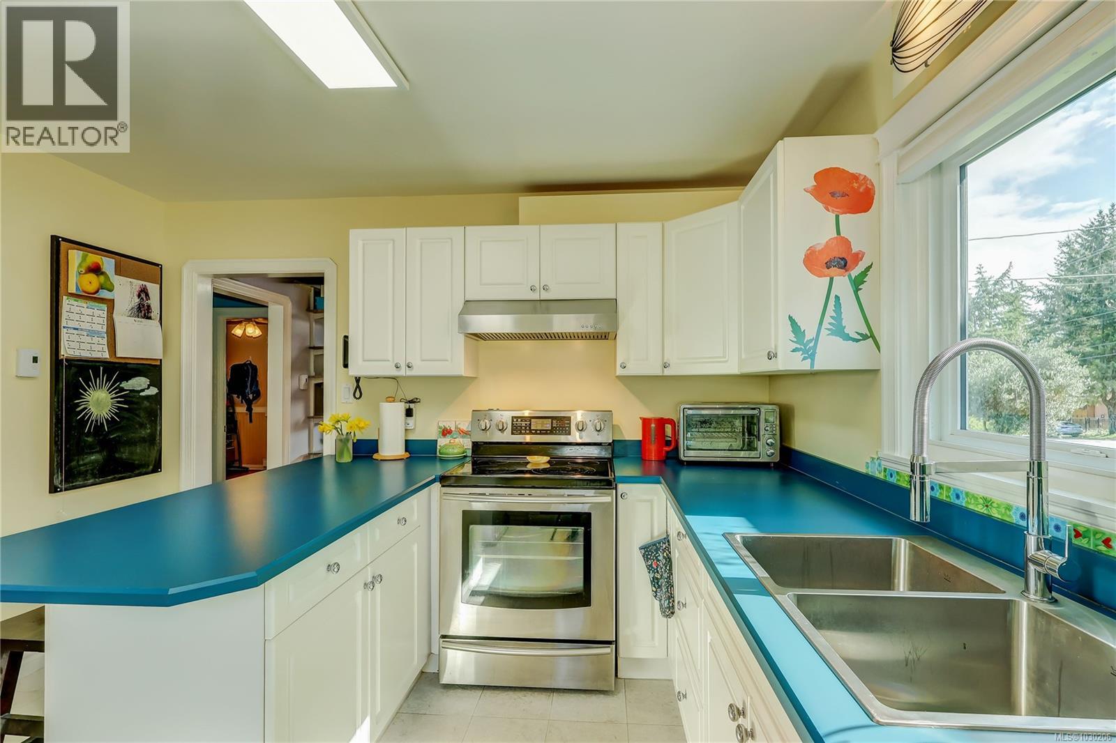 659 LAMBERT AVE - 14