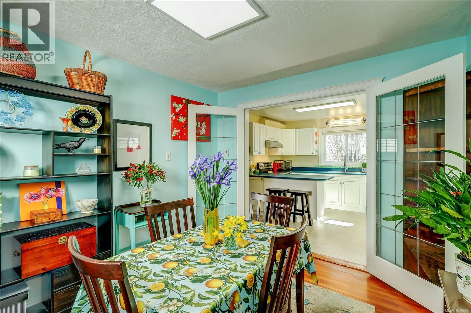 659 LAMBERT AVE - 22