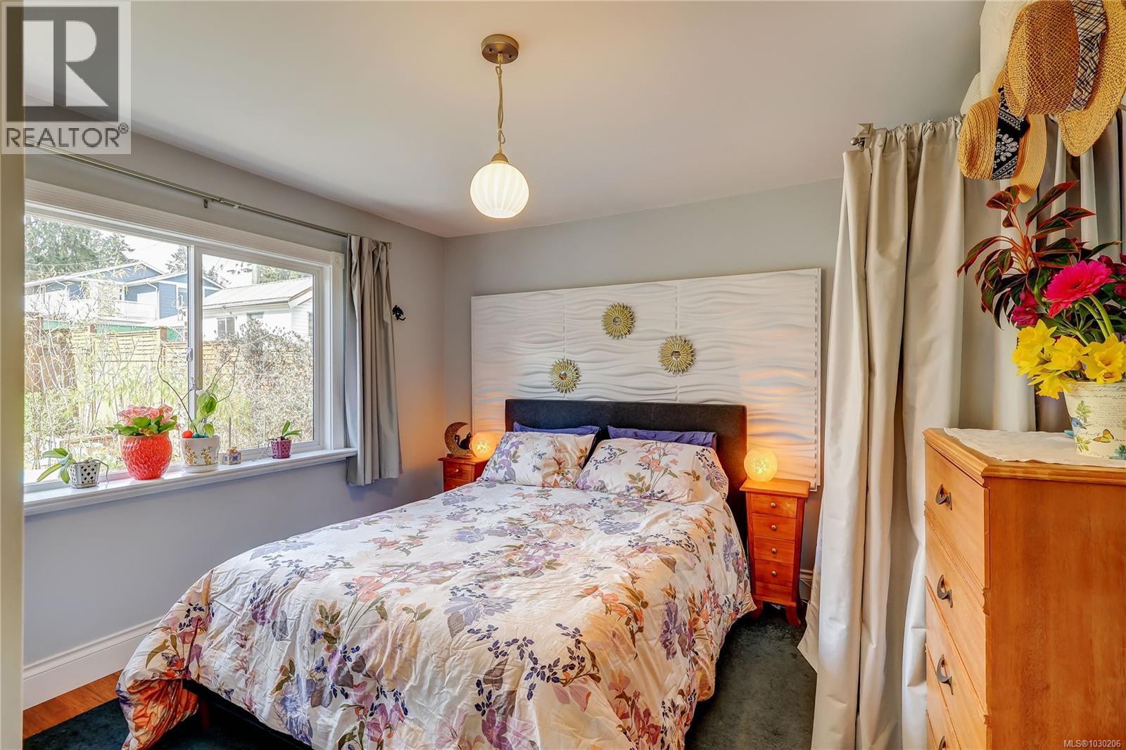 659 LAMBERT AVE - 23