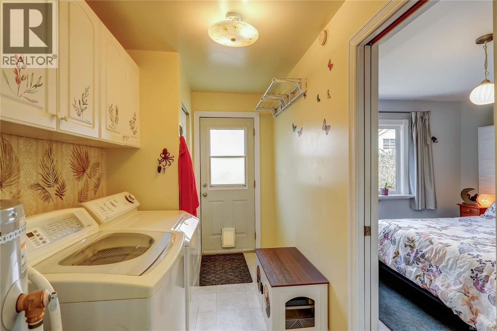 659 LAMBERT AVE - 26