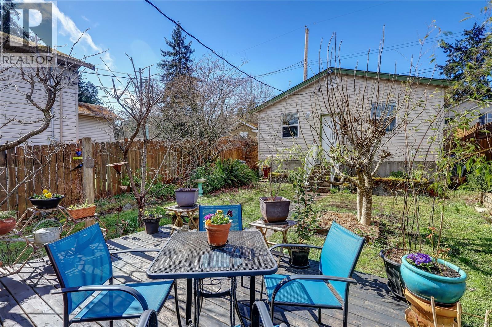 659 LAMBERT AVE - 28