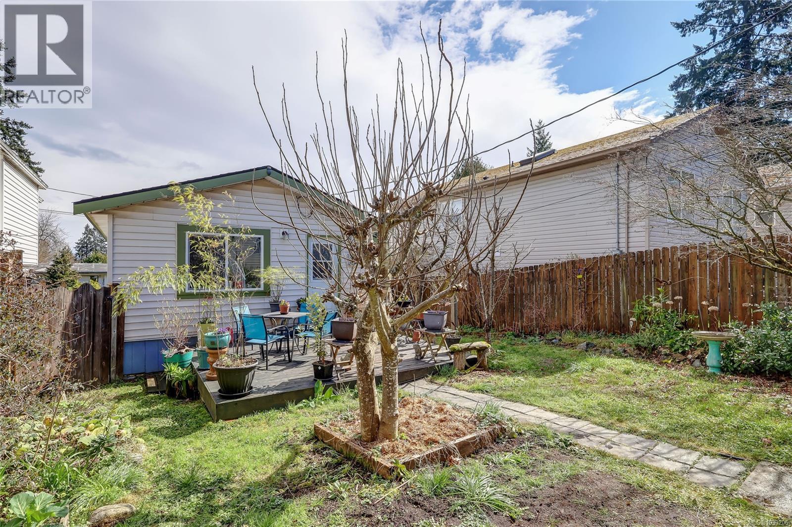 659 LAMBERT AVE - 32