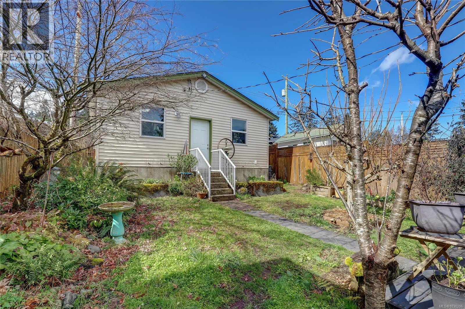 659 LAMBERT AVE - 33