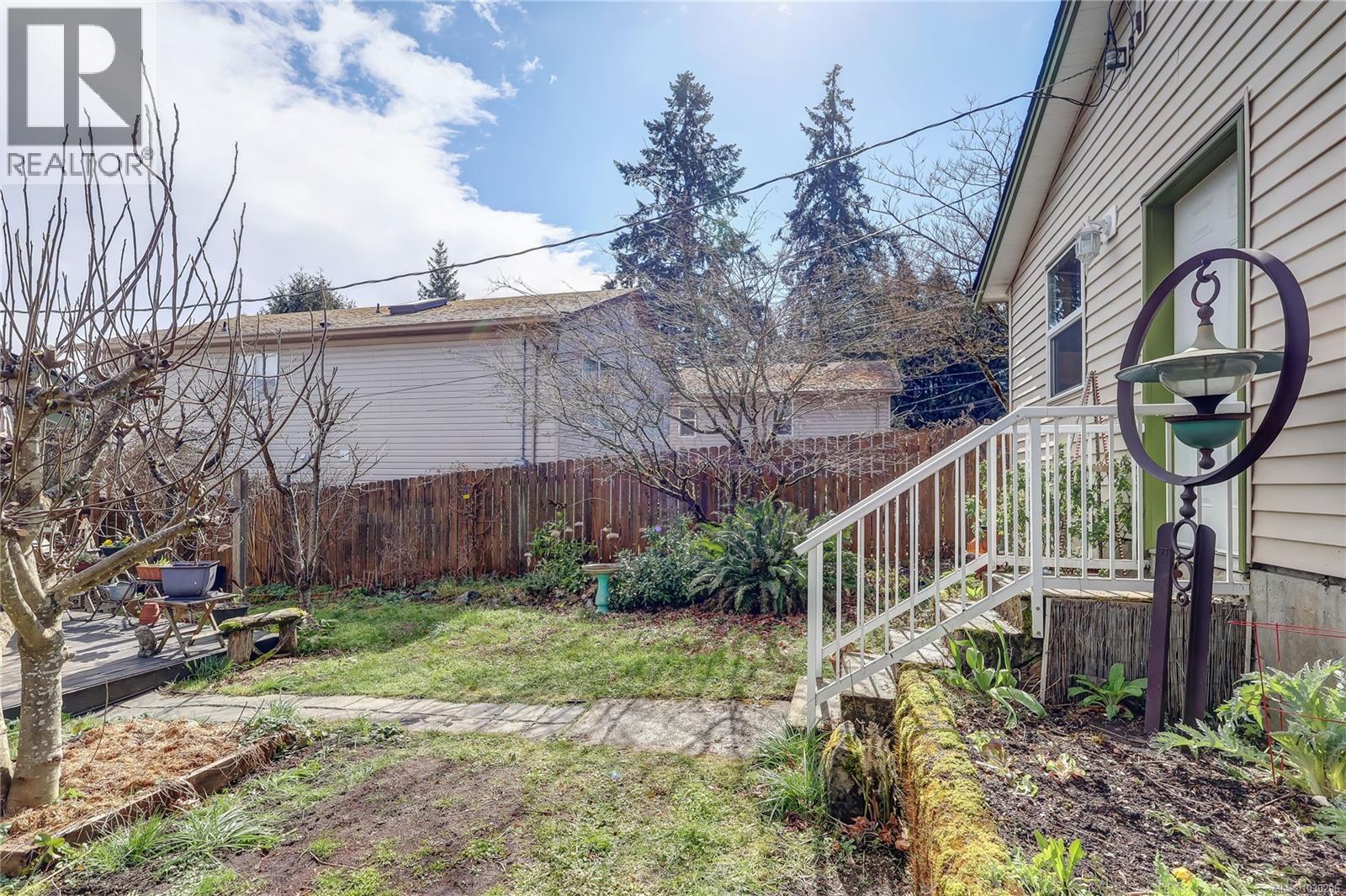 659 LAMBERT AVE - 34