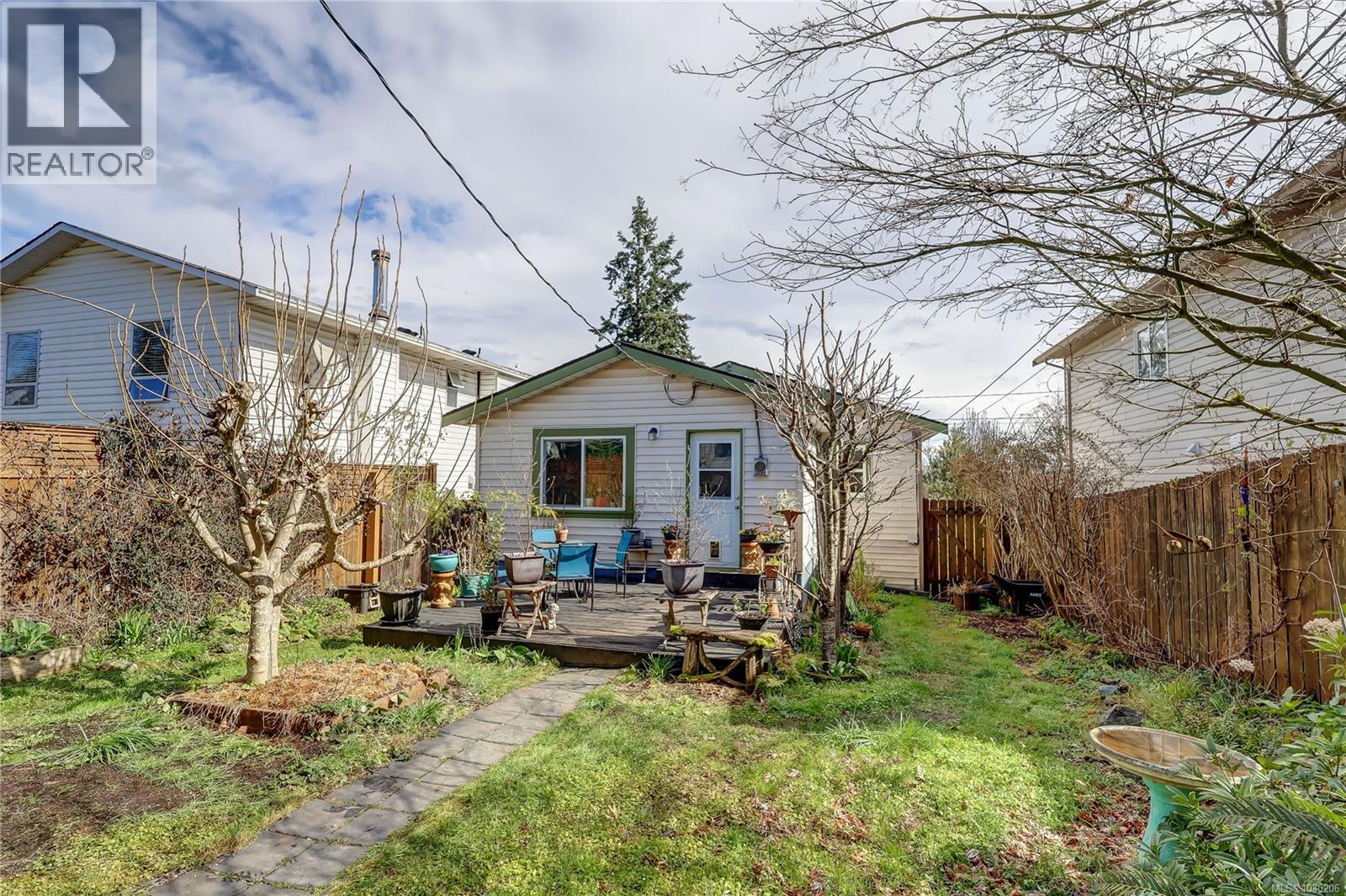 659 LAMBERT AVE - 35