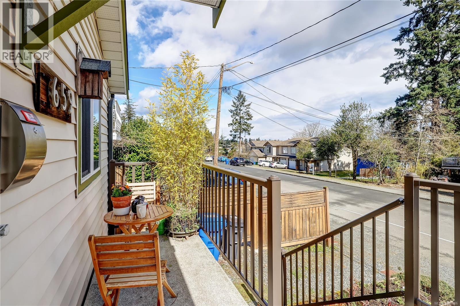 659 LAMBERT AVE - 38