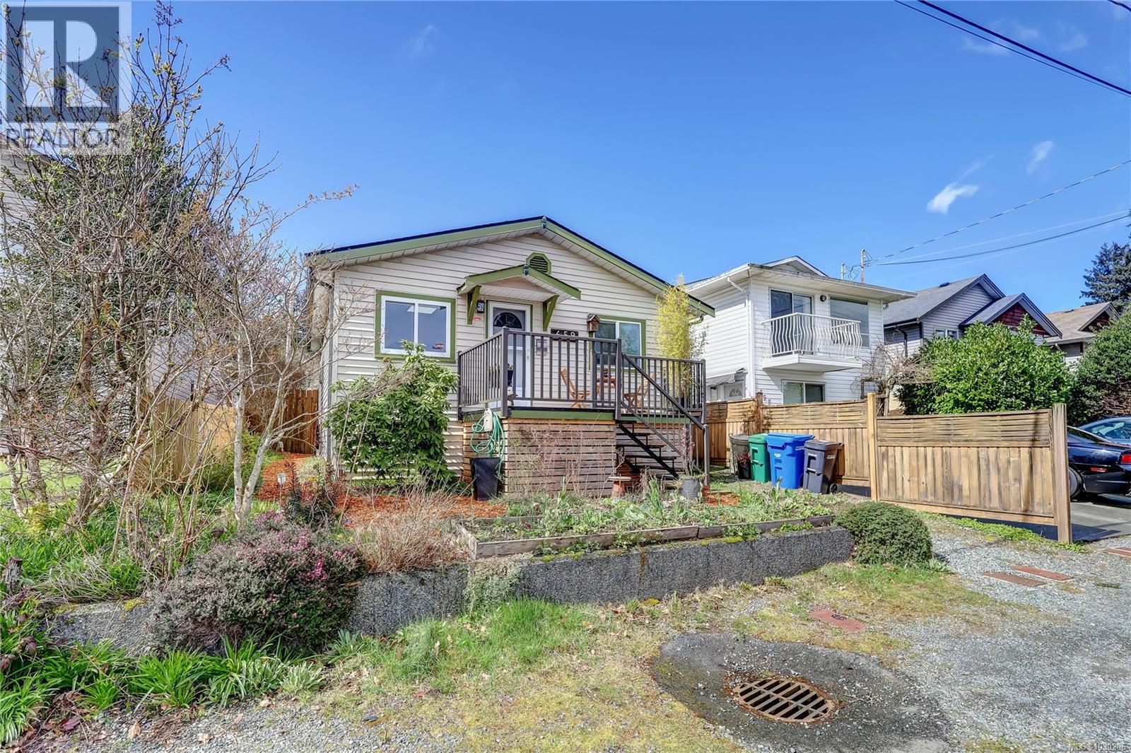 659 LAMBERT AVE - 39