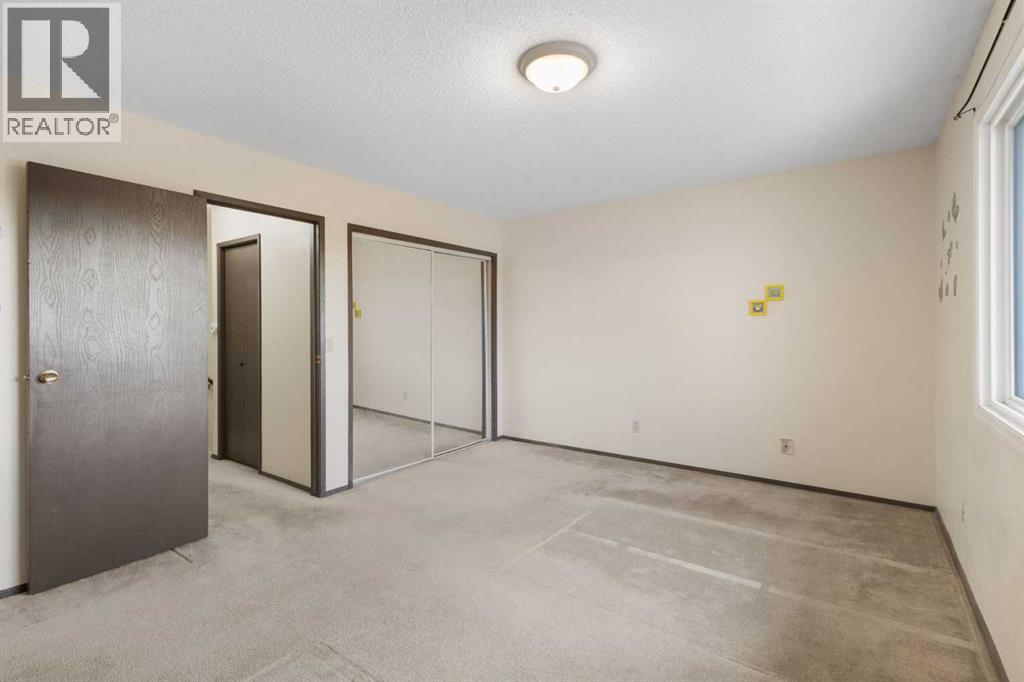 
          355 Georgian Villas
            <br/>
            <span>Calgary</span>
            , 
            <span>AB</span>
             <span>T2A7C7</span>
         - Photo 18