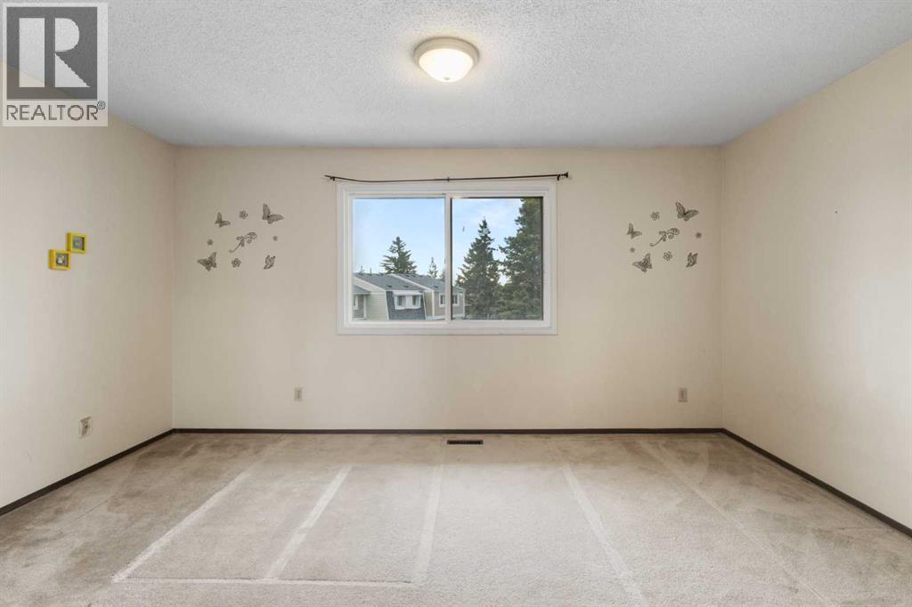 
          355 Georgian Villas
            <br/>
            <span>Calgary</span>
            , 
            <span>AB</span>
             <span>T2A7C7</span>
         - Photo 17