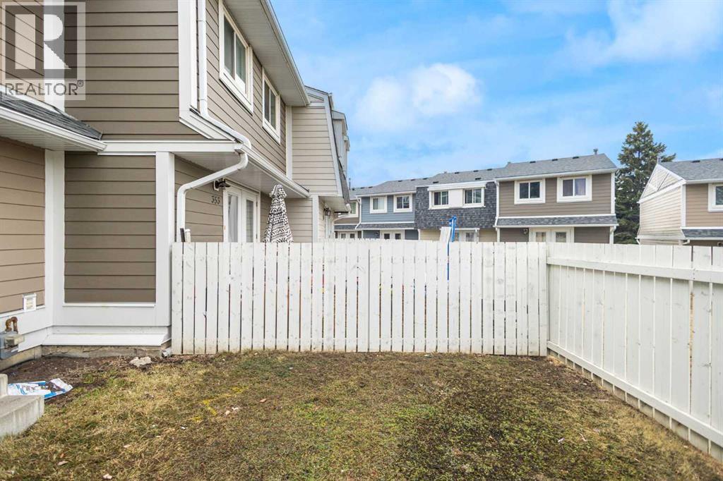 
          355 Georgian Villas
            <br/>
            <span>Calgary</span>
            , 
            <span>AB</span>
             <span>T2A7C7</span>
         - Photo 25