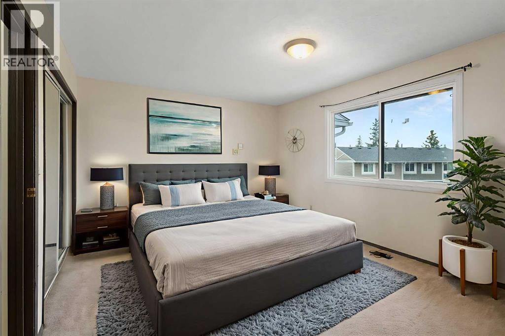 
          355 Georgian Villas
            <br/>
            <span>Calgary</span>
            , 
            <span>AB</span>
             <span>T2A7C7</span>
         - Photo 15