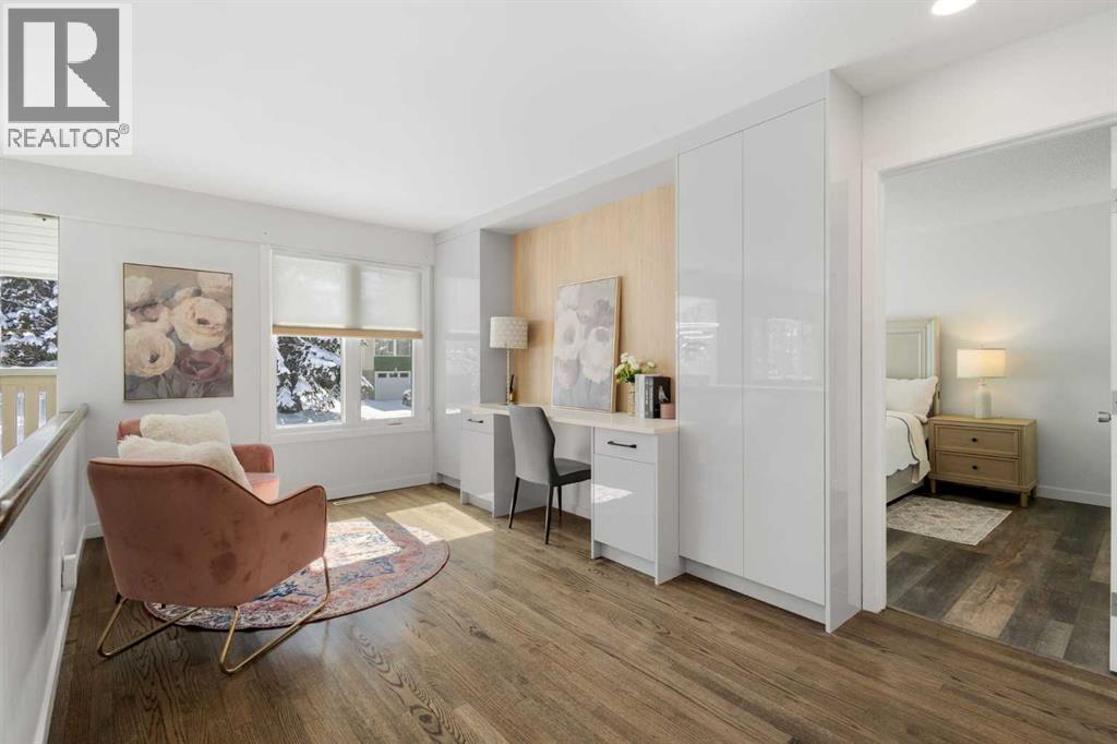 Single Family House Bi-level for Sale in  Varview Place NW Varsity Calgary 