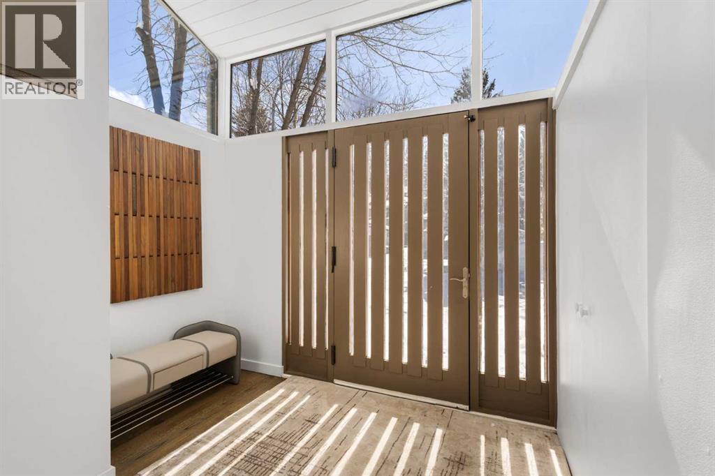 Single Family House Bi-level for Sale in  Varview Place NW Varsity Calgary 